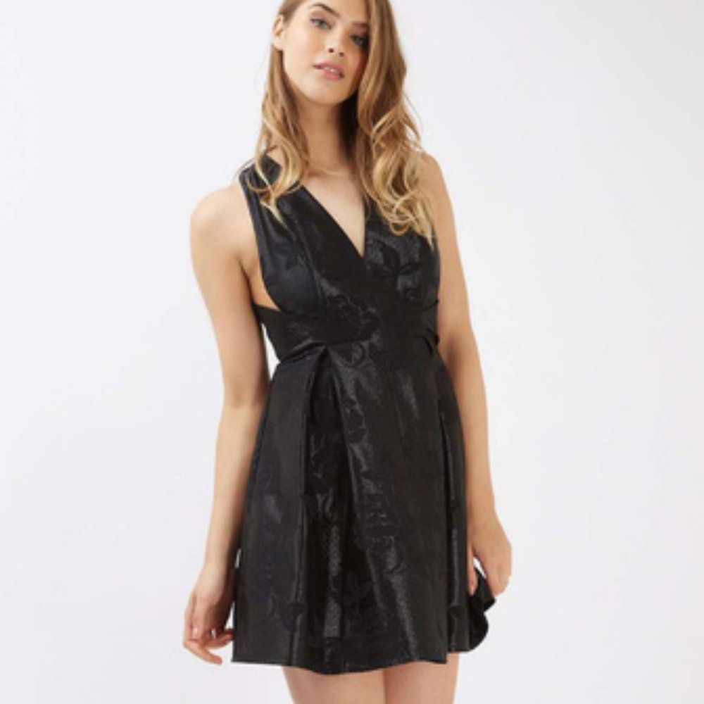 Topshop Twist Back Jacquard Prom Dress in black 6